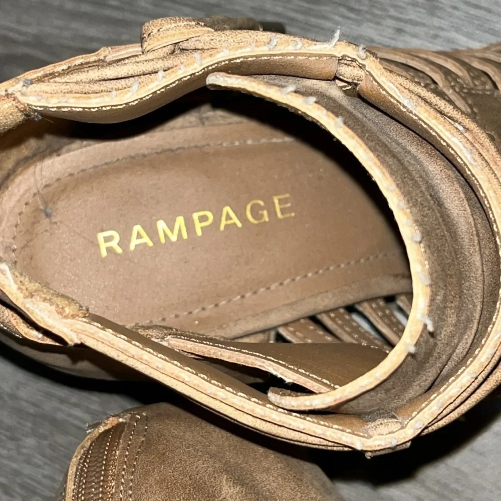 Rampage Vella Women’s chunky heel tan faux suede size 7.5